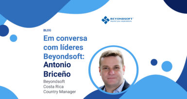 Antonio Briceño, gerente da Beyondsoft Costa Rica, com o título do blog sobre liderança e elementos visuais azuis.