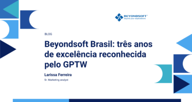 Capa de blog da Beyondsoft com o título "Beyondsoft Brasil: três anos de excelência reconhecida pelo GPTW", escrito por Larissa Ferreira, Sr. Marketing Analyst. Elementos gráficos azuis decoram as laterais.