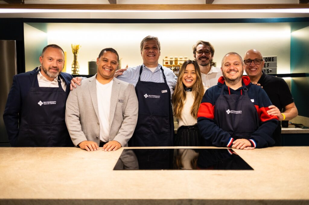 Time Beyondsoft Brasil. Da esquerda para a direita: Ricardo Oliveira, Rafael Oliveira, Eduardo Mecking, Larissa Ferreira, Lucas Scarin, Gustavo Freire e João Labre.