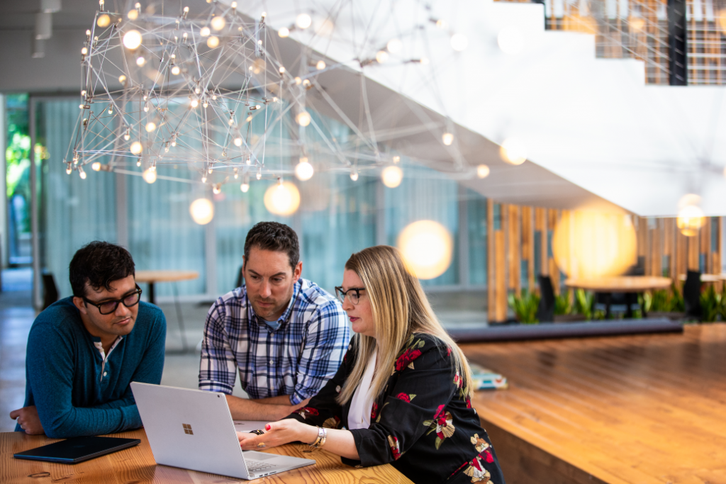 Microsoft Viva: experiência do funcionário no trabalho híbrido